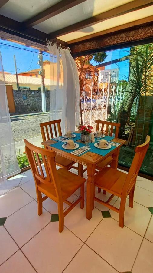 Bliss Hoteis Centro Армасан-душ-Бузіус Екстер'єр фото A dining table with four chairs